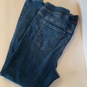 EUC TORRID Lean Jean Medium Wash size 1R. Pull on jeans